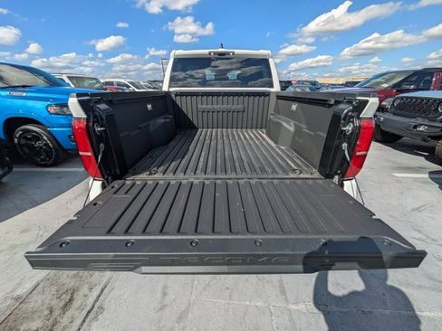 Used 2024 Toyota Tacoma TRD Sport image 11