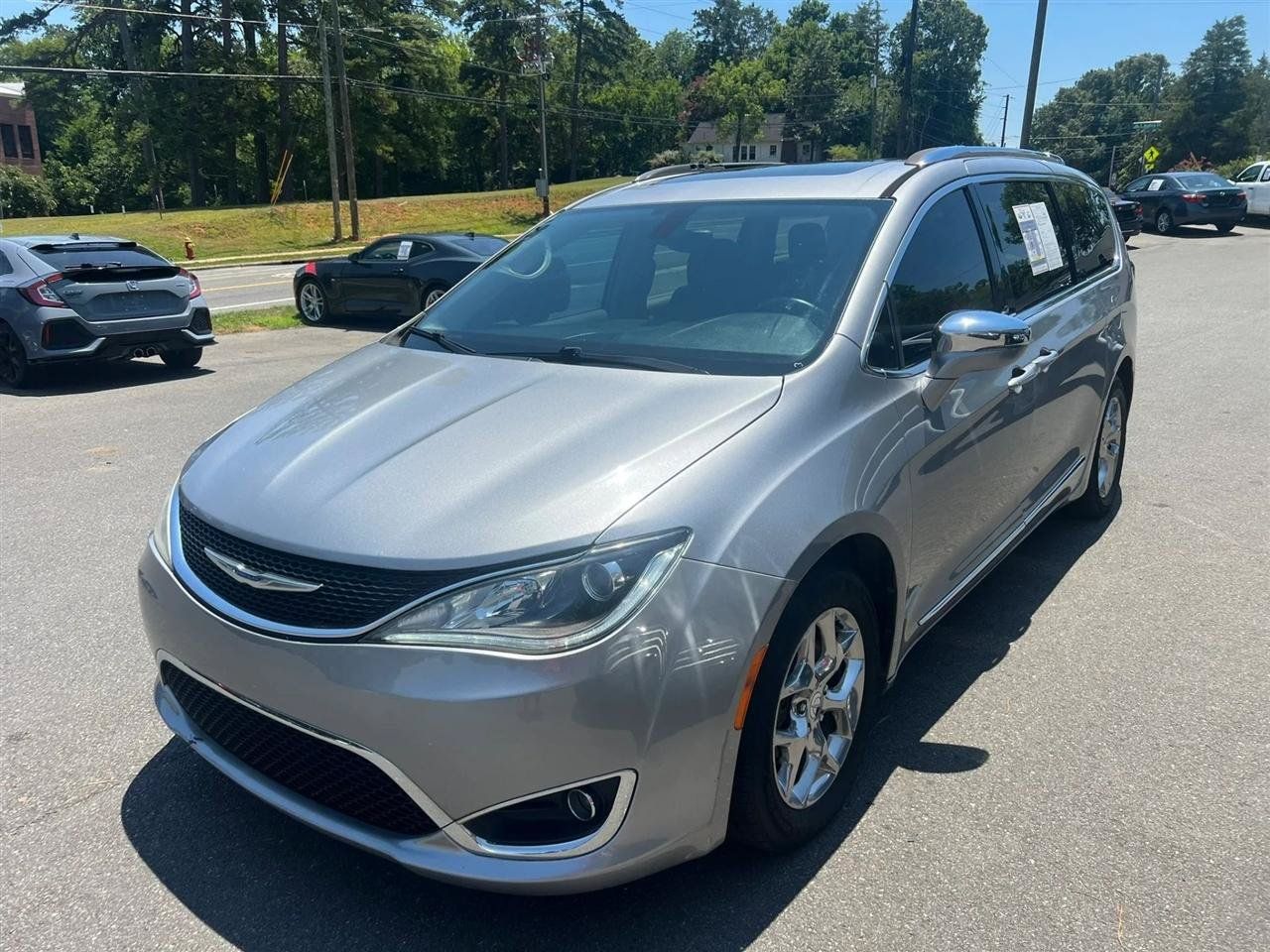 Used 2018 Chrysler Pacifica Limited FWD image 1