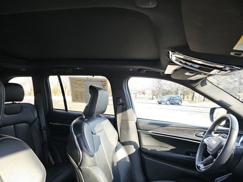 Used 2023 Jeep Grand Cherokee Overland w/ Advanced Protech Group III image 13