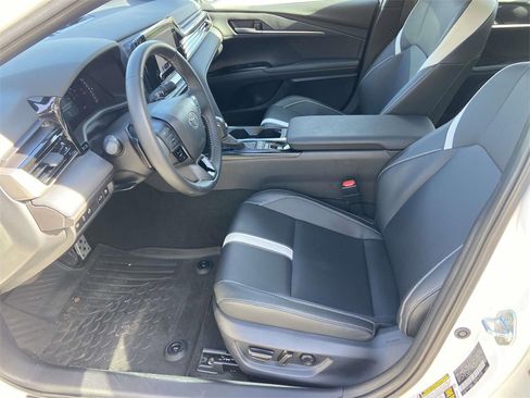 Used 2025 Toyota Camry SE image 16
