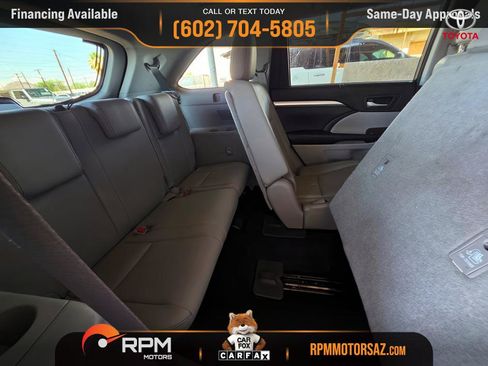 Used 2017 Toyota Highlander XLE w/ Carpet Mat Package FWD image 20