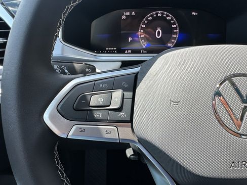 New 2025 Volkswagen Taos SE image 21