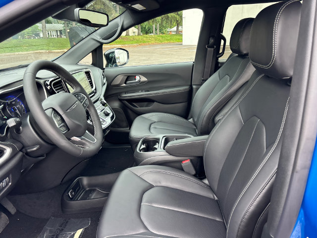 New 2027 Chrysler Pacifica Select w/ Family Tech Group FWD image 6