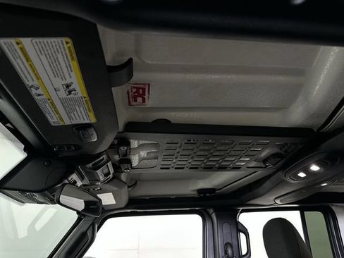 Used 2024 Jeep Gladiator Sport AWD/4WD image 19