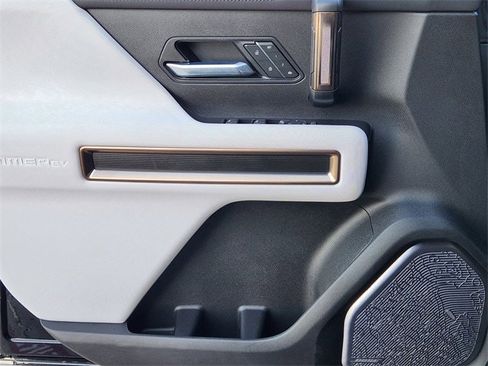 Used 2025 GMC Hummer EV 2X image 17