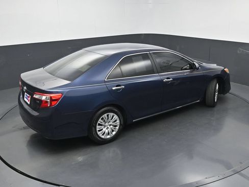 Used 2014 Toyota Camry LE FWD image 29