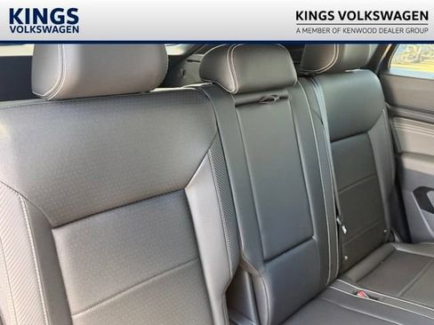Used 2023 Volkswagen Atlas Cross Sport SE AWD/4WD image 19
