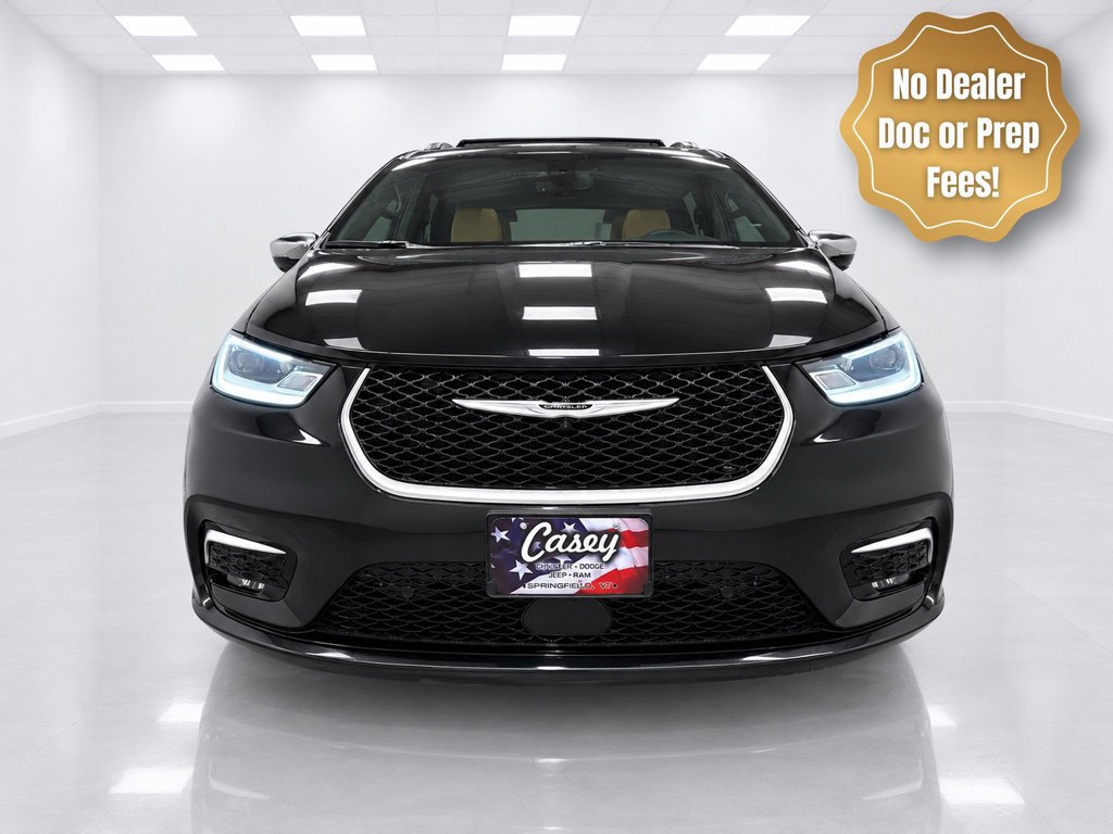 Used 2023 Chrysler Pacifica Pinnacle FWD image 3