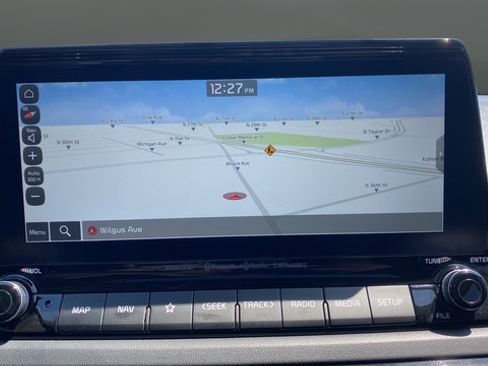 Certified 2022 Kia Seltos SX w/ Sunroof Package AWD/4WD image 16