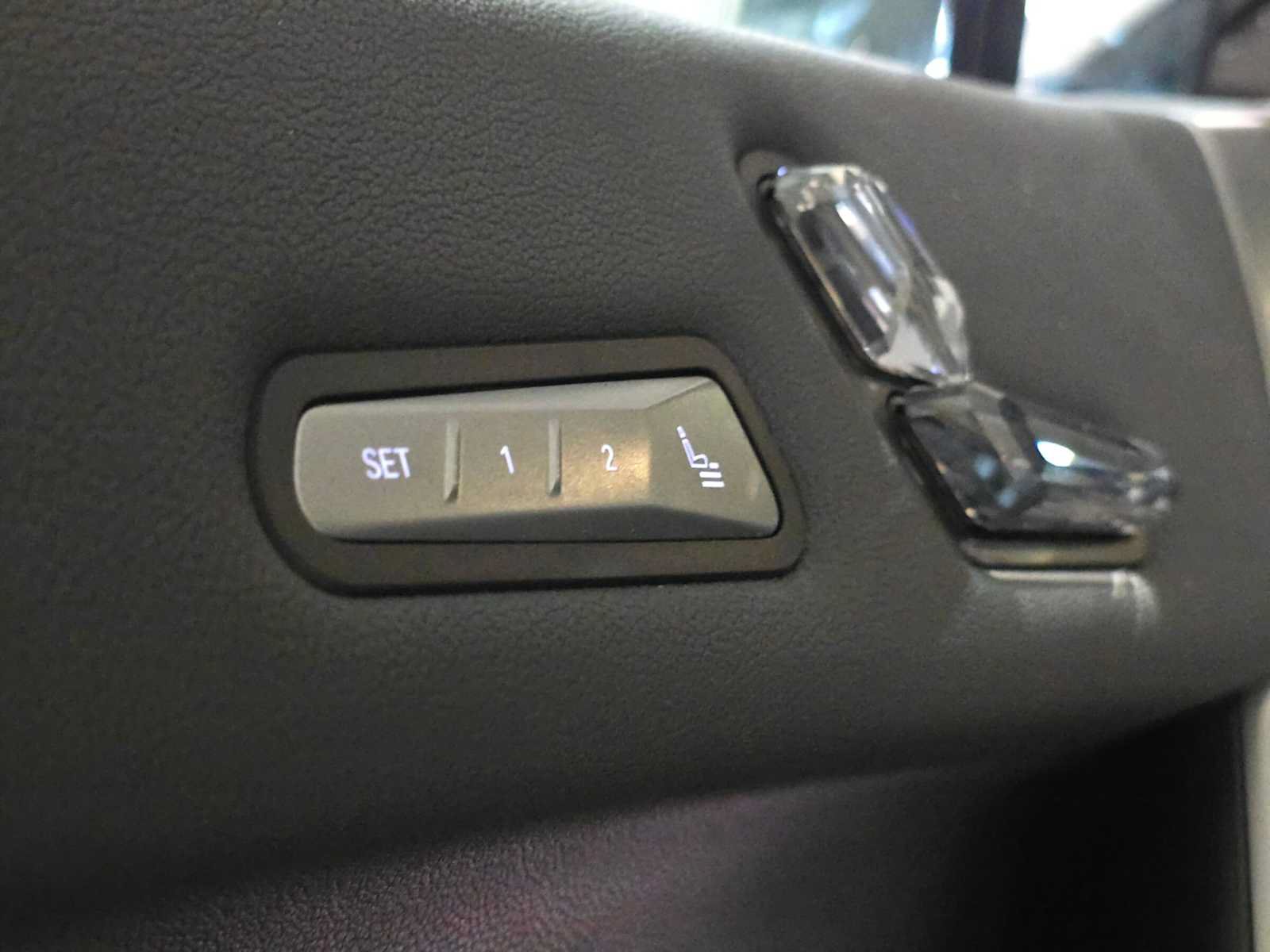 Used 2026 BMW iX xDrive60 w/ M Sport Package AWD/4WD image 25