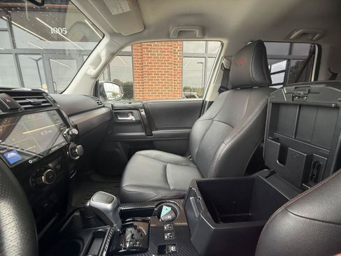 Used 2021 Toyota 4Runner TRD Off-Road Premium AWD/4WD image 26