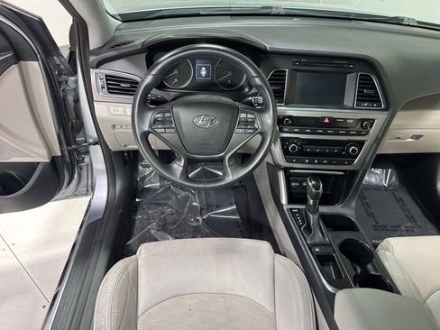 Used 2016 Hyundai Sonata Sport w/ Option Group 1V image 17