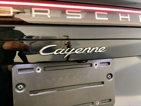 Used 2023 Porsche Cayenne image 35