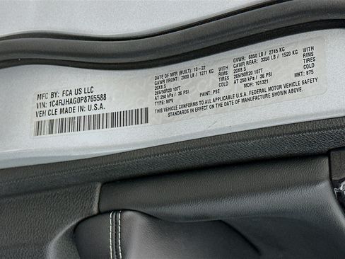 Used 2023 Jeep Grand Cherokee Altitude AWD/4WD image 12