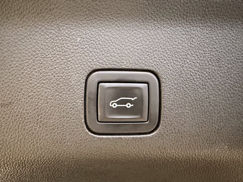 Used 2023 GMC Yukon SLT image 9