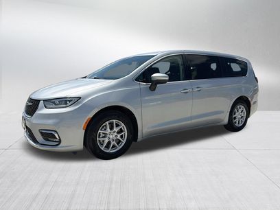 Used 2023 Chrysler Pacifica Touring-L