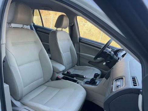 Used 2015 Volkswagen Golf S image 25