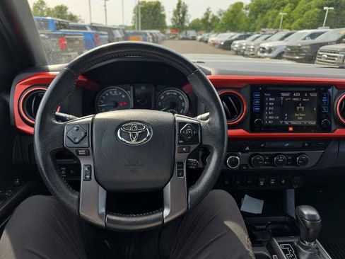 Used 2019 Toyota Tacoma TRD Sport AWD/4WD image 24