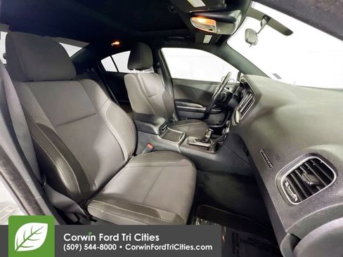 Used 2020 Dodge Charger SXT RWD image 17