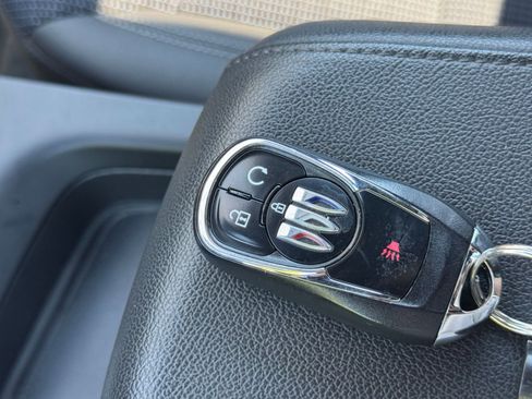 Used 2025 Buick Envista Preferred image 23