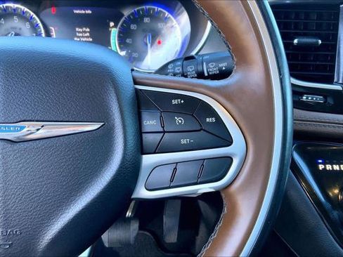 Certified 2019 Chrysler Pacifica Limited FWD image 22