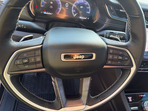 Used 2022 Jeep Grand Cherokee L Limited image 17