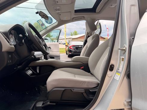 Used 2016 Honda HR-V EX image 9
