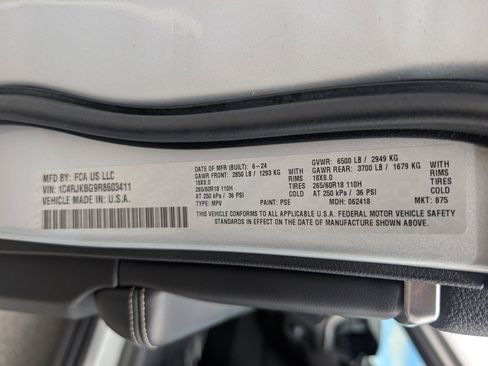 Used 2024 Jeep Grand Cherokee L Limited w/ Luxury Tech Group II image 23