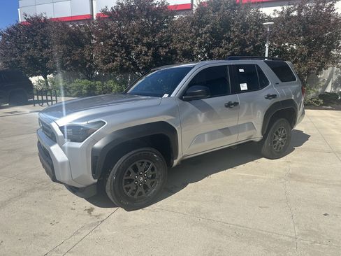 New 2026 Toyota 4Runner SR5 AWD/4WD image 3