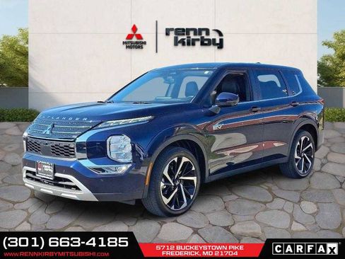 Used 2024 Mitsubishi Outlander SE image 3