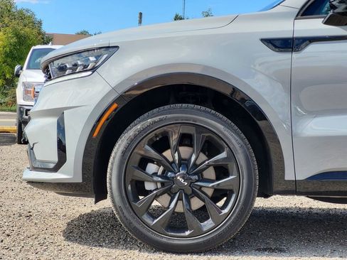 Used 2023 Kia Sorento SX image 9