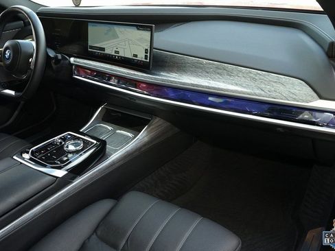 Used 2024 BMW i7 xDrive60 w/ Executive Package image 11