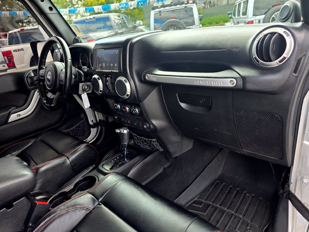 Used 2011 Jeep Wrangler Unlimited Sahara w/ Connectivity Group AWD/4WD image 24