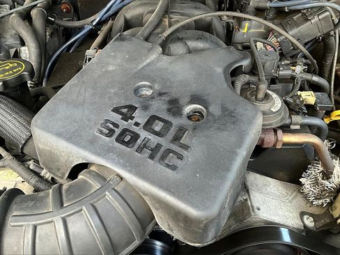 Used 2001 Ford Explorer Sport Trac 4x4 image 27