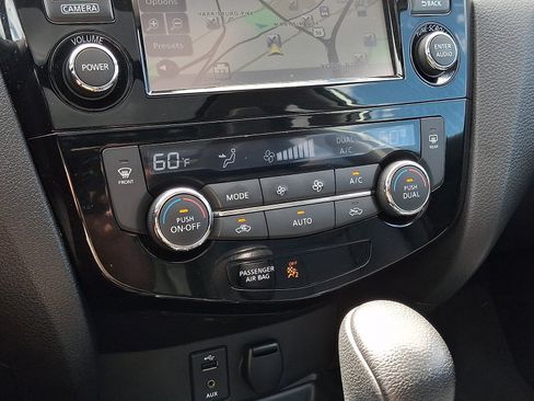 Used 2015 Nissan Rogue SL w/ SL Premium Package AWD/4WD image 25