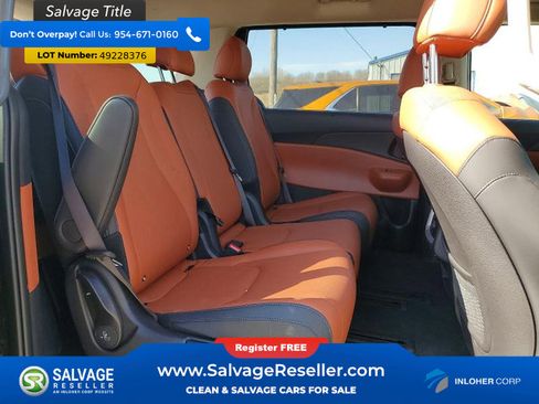 Used 2025 Kia Carnival EX image 15