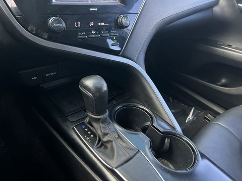 Used 2020 Toyota Camry SE image 23