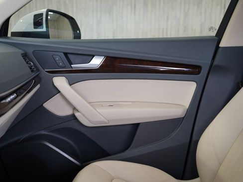 Used 2018 Audi Q5 2.0T Premium Plus w/ Premium Plus Package image 32