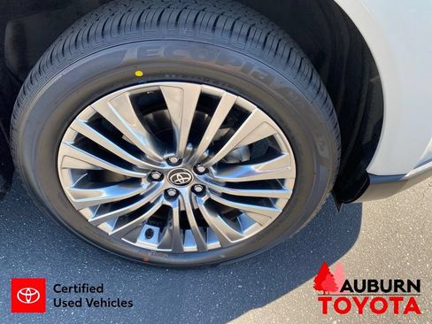 Certified 2021 Toyota Venza Limited AWD/4WD image 10