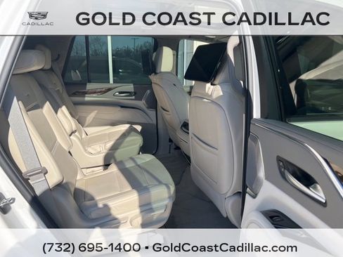 Used 2024 Cadillac Escalade Premium Luxury Platinum image 9