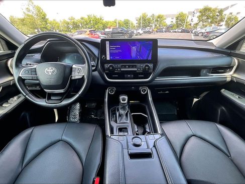 Used 2025 Toyota Grand Highlander FWD image 14