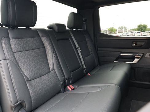 Used 2025 Toyota Tundra Limited AWD/4WD image 35
