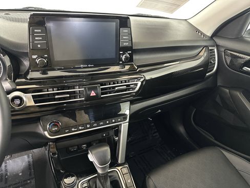 Certified 2021 Kia Seltos EX image 4