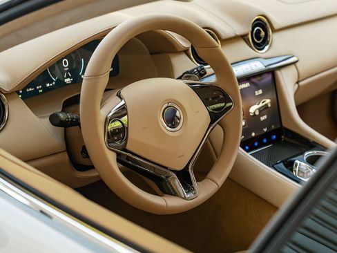 New 2025 Karma Revero Luxury RWD image 16