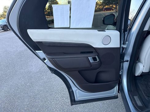 Used 2019 Land Rover Discovery HSE image 49