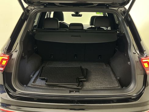 Used 2022 Volkswagen Tiguan SEL R-Line AWD/4WD image 25