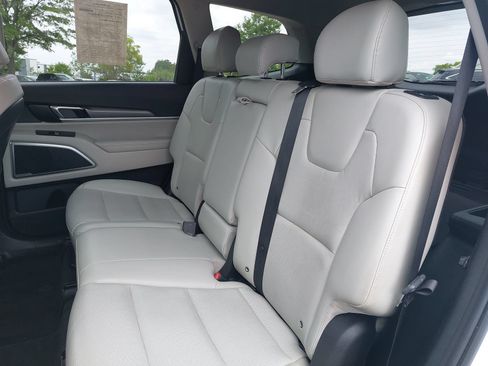 Used 2020 Kia Telluride S w/ S 8 Passenger Seating Package FWD image 14