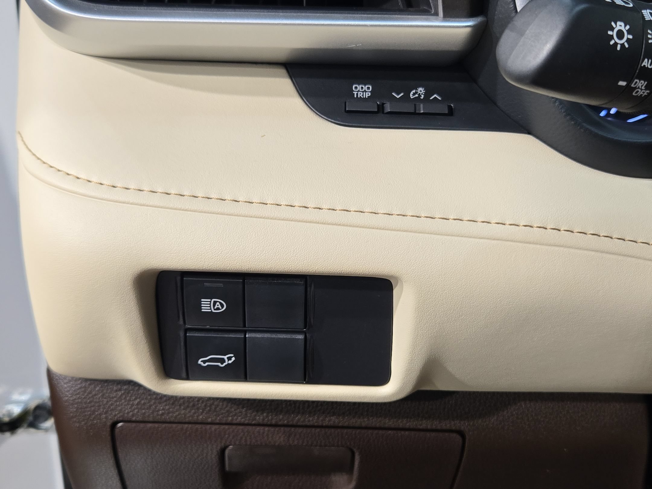 Used 2022 Toyota Highlander XLE FWD image 26