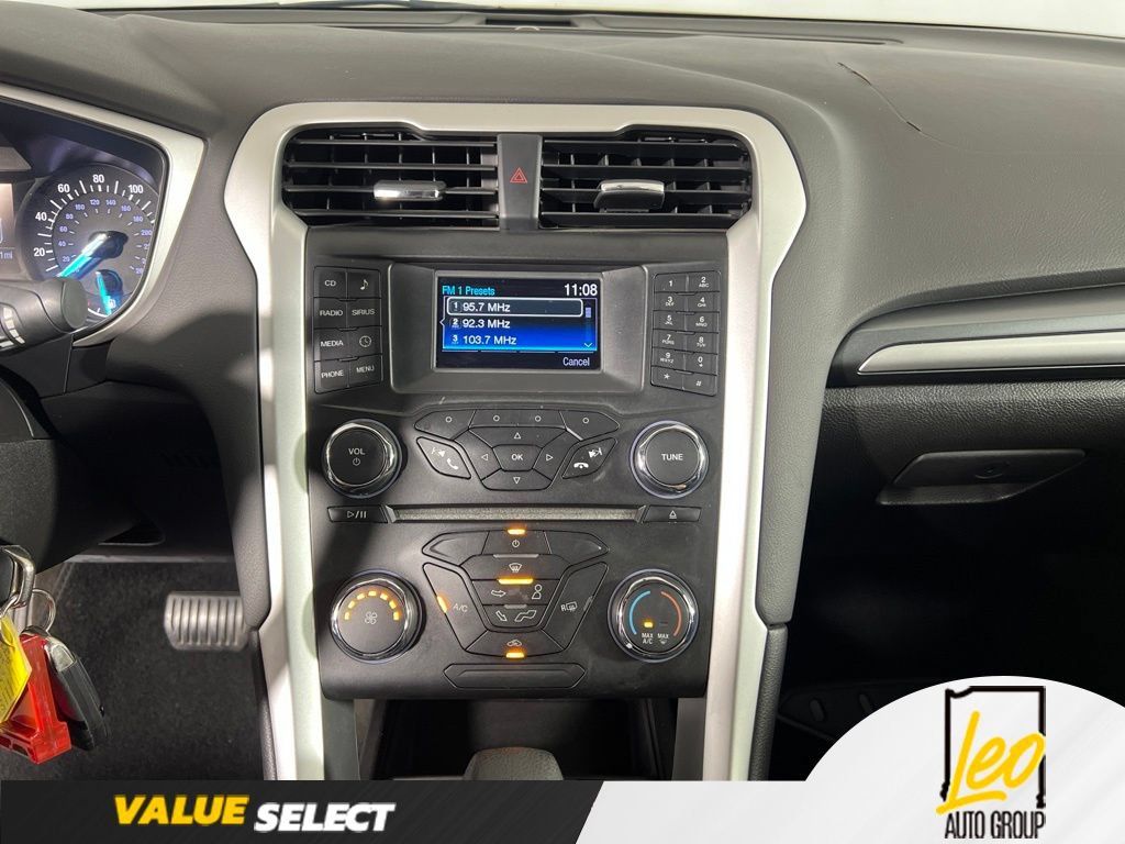 Used 2015 Ford Fusion SE FWD image 23