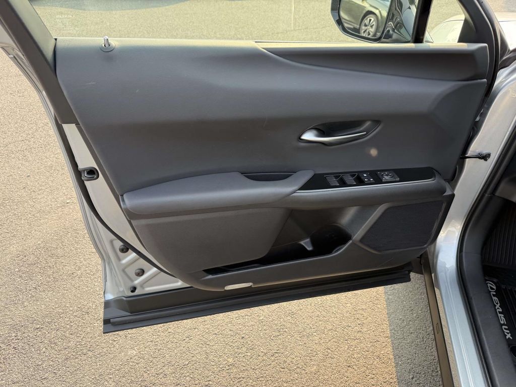 Used 2024 Lexus UX 250h F Sport AWD/4WD image 12